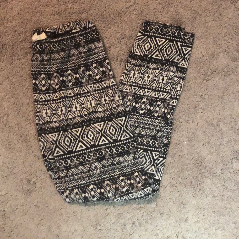 🔴Black and white Aztec pattern joggers